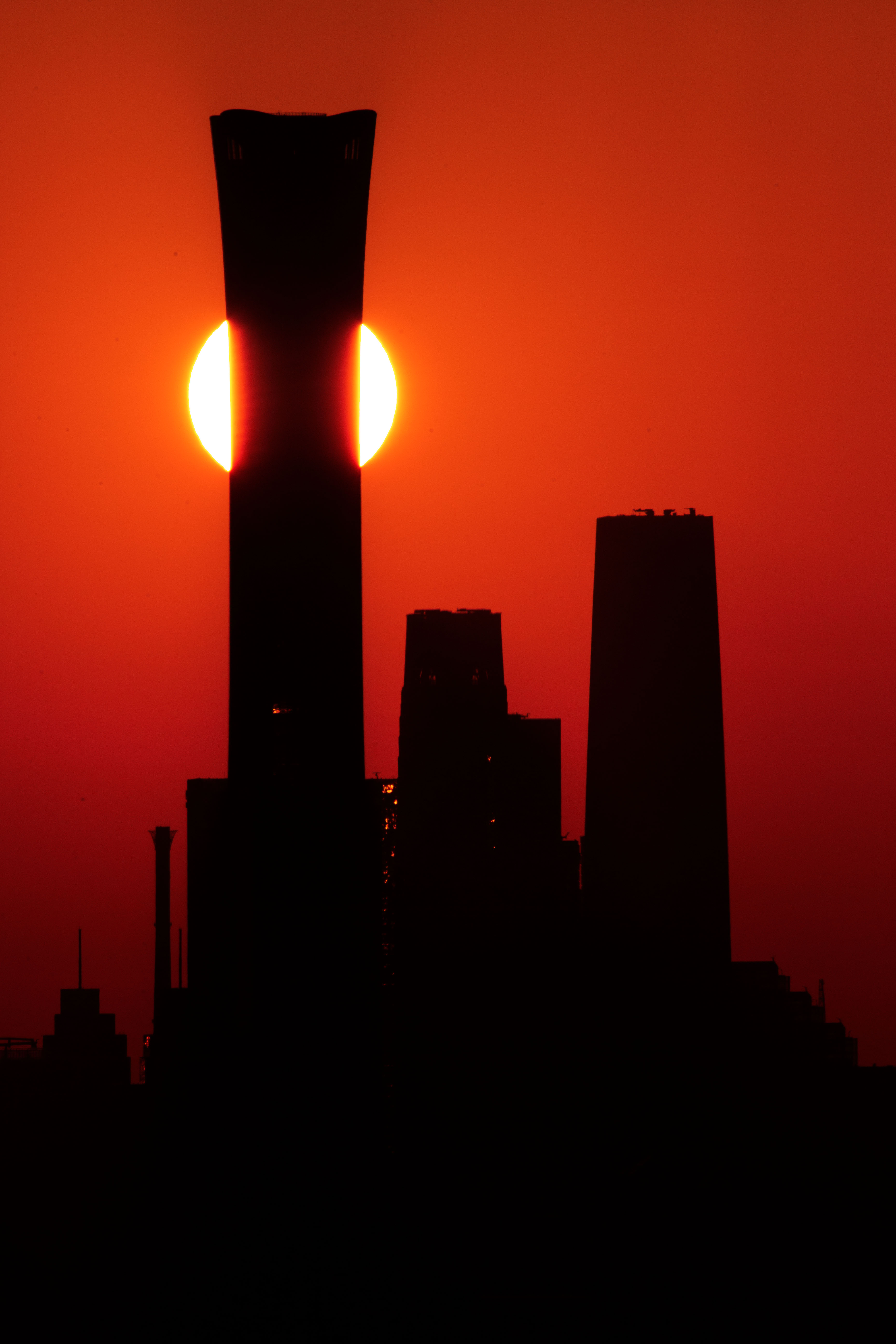 1-6-2024年3月8日办公室拍摄中国尊日出-6-2.jpg